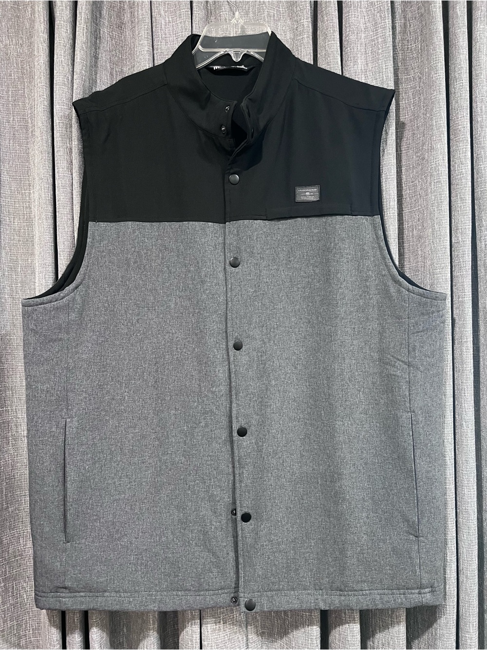 TravisMathew Navigational Report Vest Black Gray Men’s XL Golf Snap Front